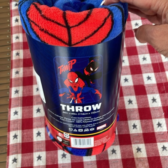 Marvel Spider-Man throw. Brand new. Non smoking home. Never unwrapped. - Picture 3 of 4